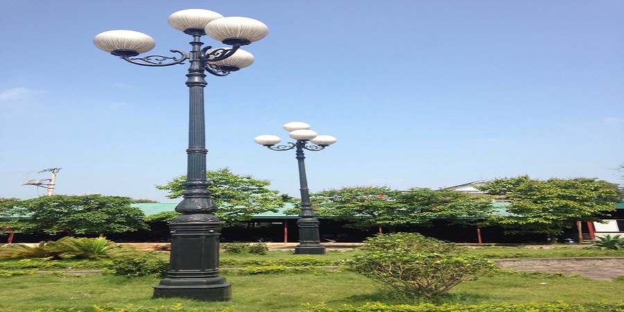 Cột Đèn Trang Trí Sân Vườn